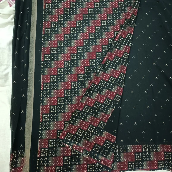 New black bandej patterned saree - Picture 4 of 5